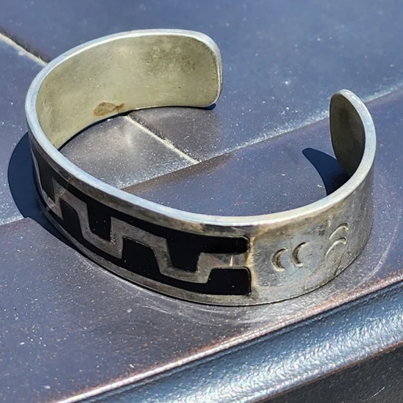 Vintage old sterling silver Native American Mexican? cuff bracelet ename… - Picture 5 of 8